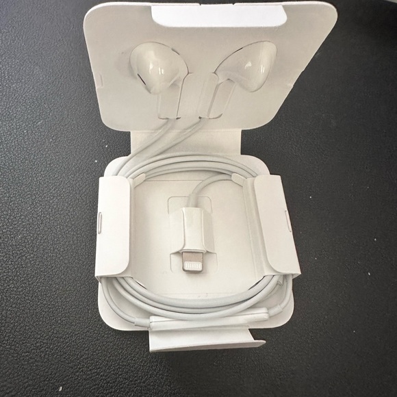 Apple Earpods iPhone Lightning Cable OEM Original Earbud Headphones - Picture 3 of 4
